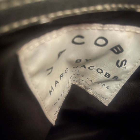 Jacobs by Marc Jacobs Quilted Meltallic Silver Bucket Tote Bag - Picture 2 of 4